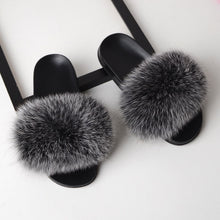 Load image into Gallery viewer, Fur slippers
