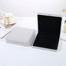 Load image into Gallery viewer, PU crown buckle flip jewelry box (AE4079)
