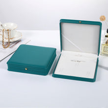 Load image into Gallery viewer, PU crown buckle flip jewelry box (AE4079)
