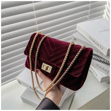 Load image into Gallery viewer, Gold velvet chain shoulder bag（AB2046）
