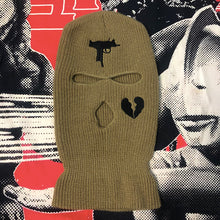 Load image into Gallery viewer, Trendy heart-shaped motorcycle windproof hat（AE4066）
