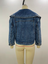 Load image into Gallery viewer, Fashionable pearl denim jacket（AY1288)
