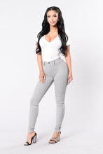 Load image into Gallery viewer, Hot selling skinny solid color high stretch jeans(Only pants)
