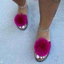 Load image into Gallery viewer, Hot selling fur ball slippers
